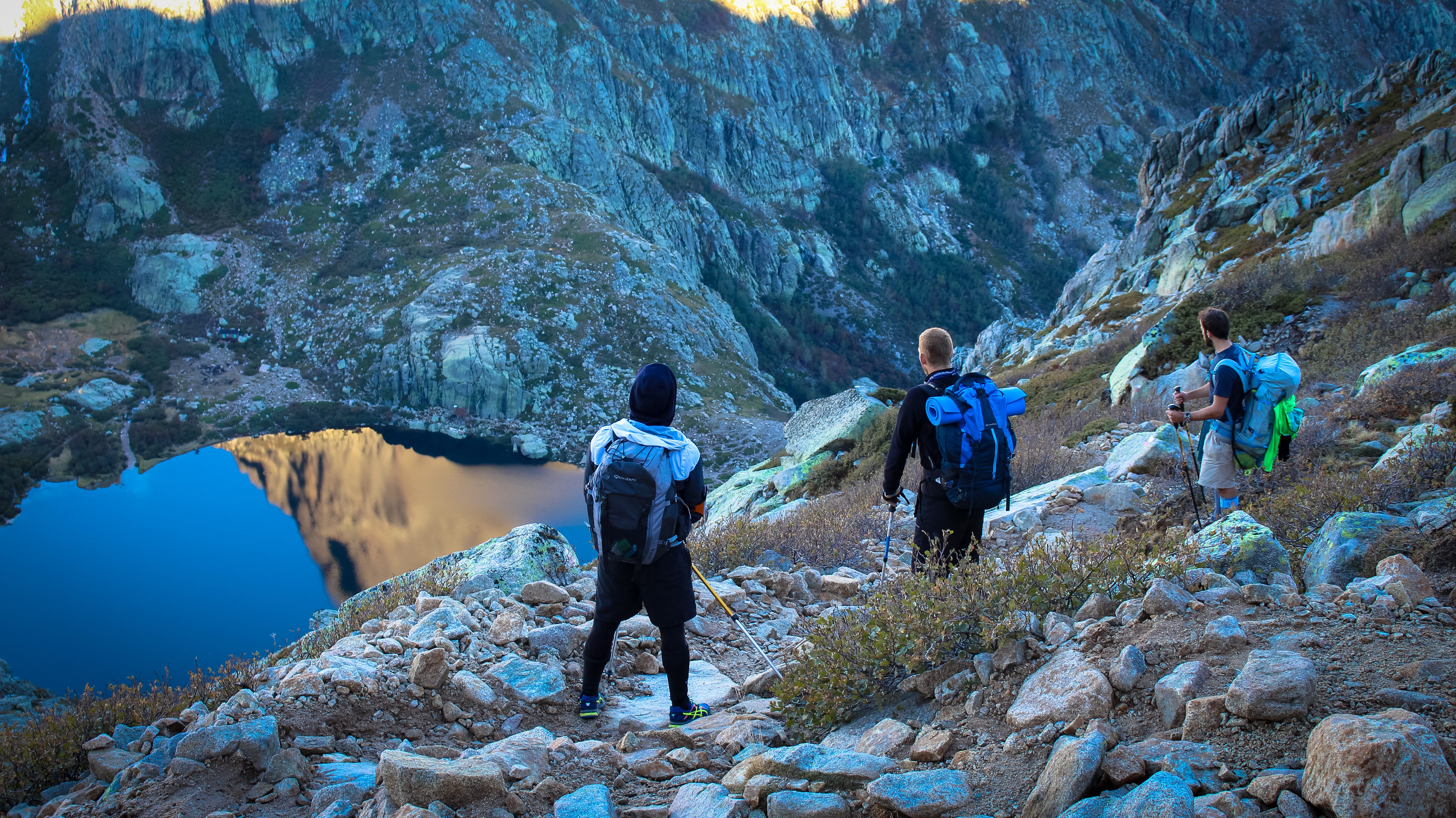 3 mecs contemplent le GR20