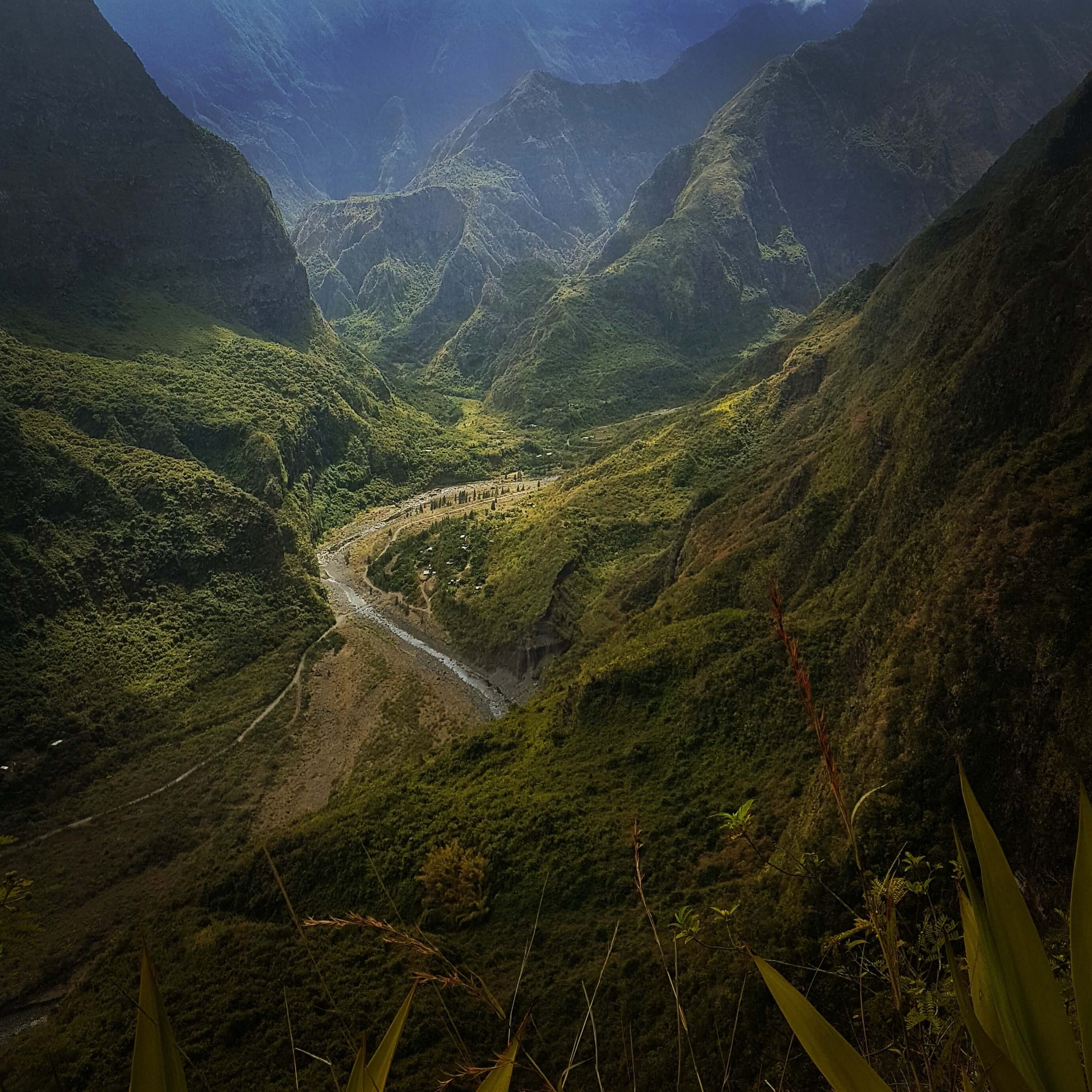 Vue sentier canalisation des orangers